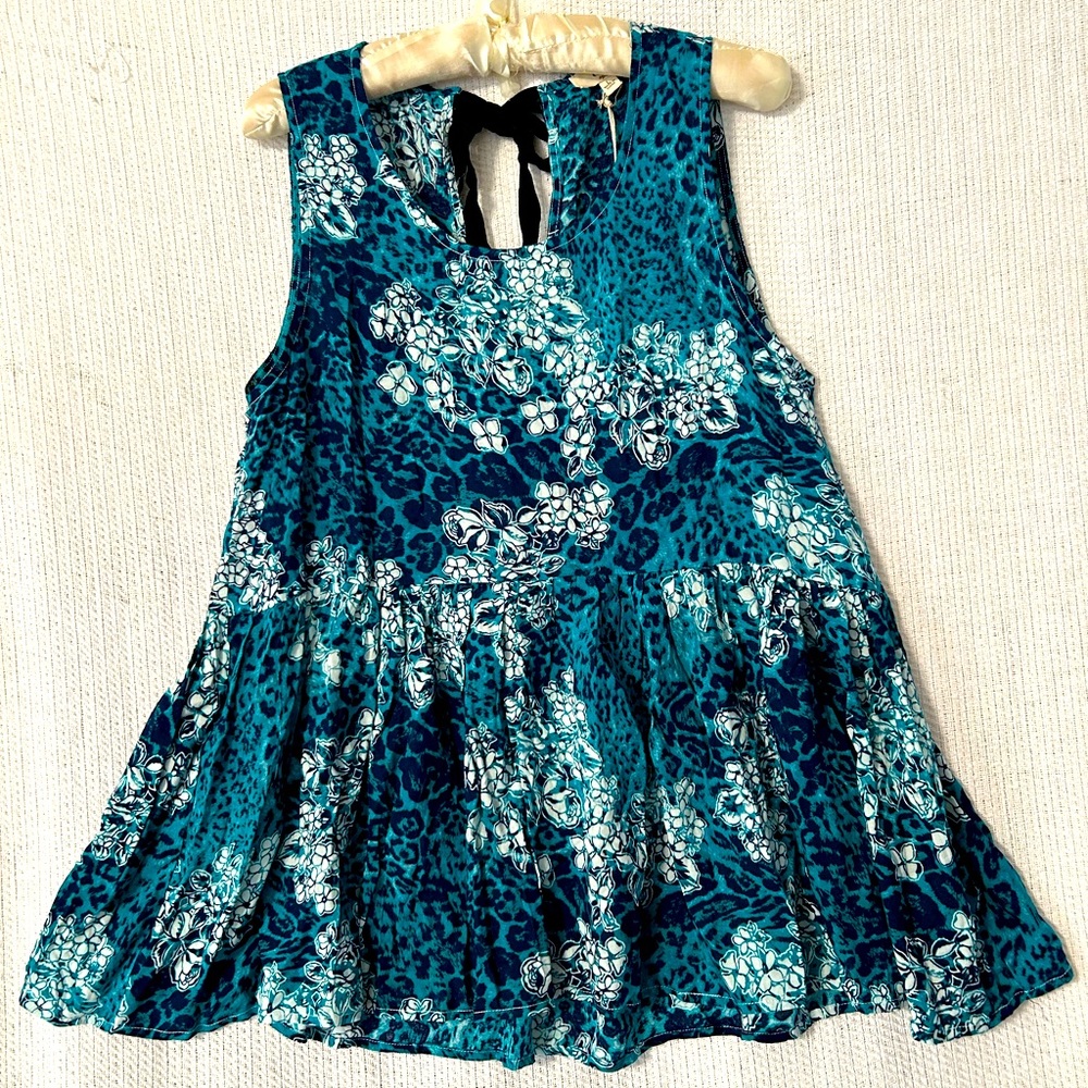 Entro Blue and White Floral Top